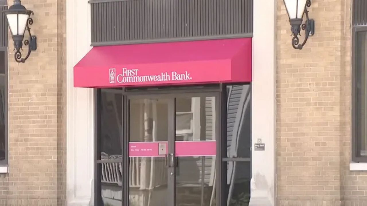 Pennsylvania Bank Manager Accused of Stealing Over $31,000 From Deceased Customers' Accounts