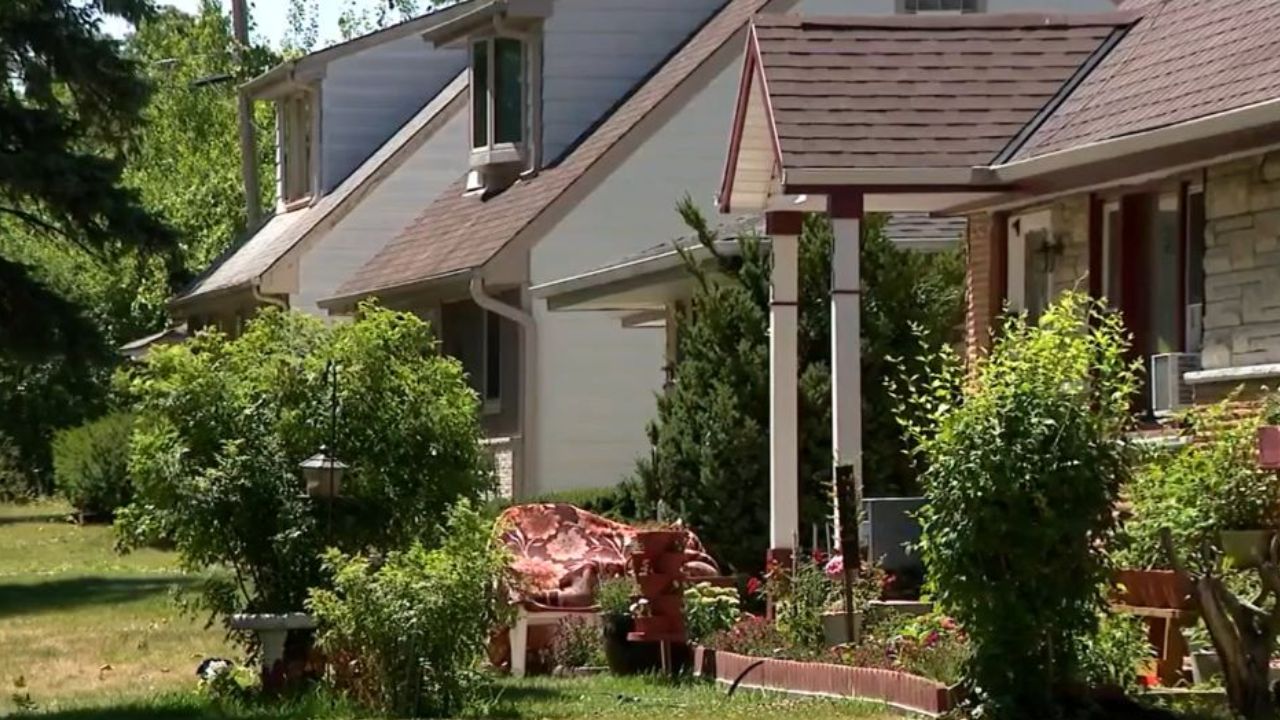 99-Year-Old Woman Waited Nearly 3 Hours for Help After Life Alert Calls Were Ignored, Dispatchers Suspended