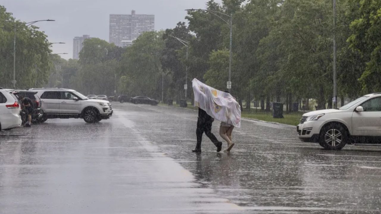 Chicago Weather Alert Near-90° Heat Arrives Before Thunderstorms Make a Comeback on Thursday