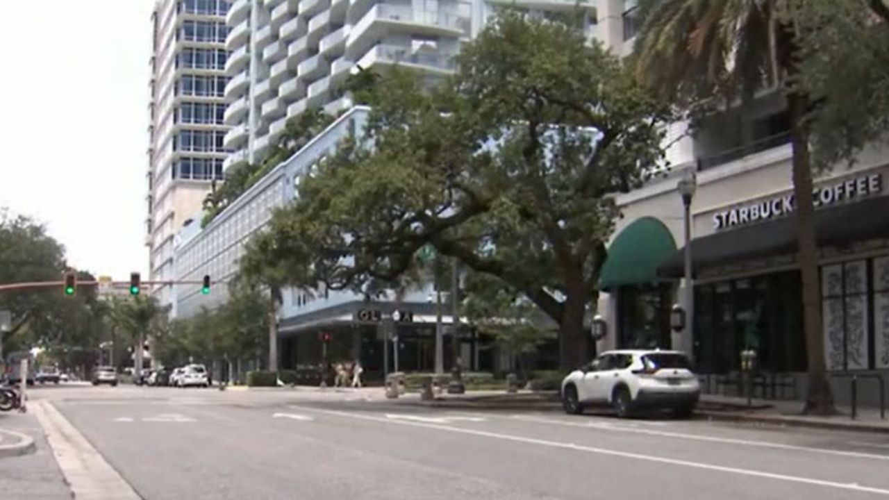 Florida Mom Forgot Where She Parked, Leaving Toddler Alone in Hot Car for Nearly 30 Minutes, Police Say