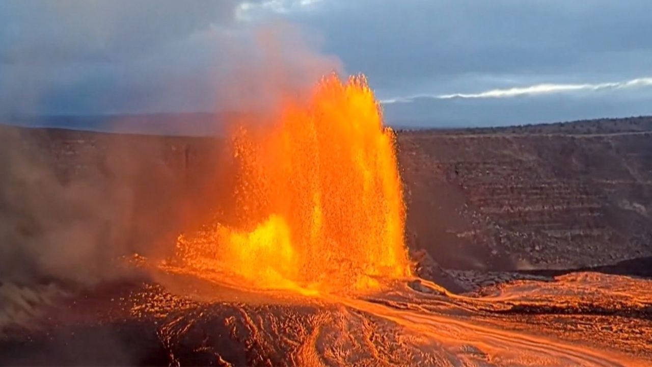 Hawaii's Kilauea Volcano Erupts Again as Lava Shoots Nearly 1,000 Feet Into the Sky and Massive Ash Plume Rises