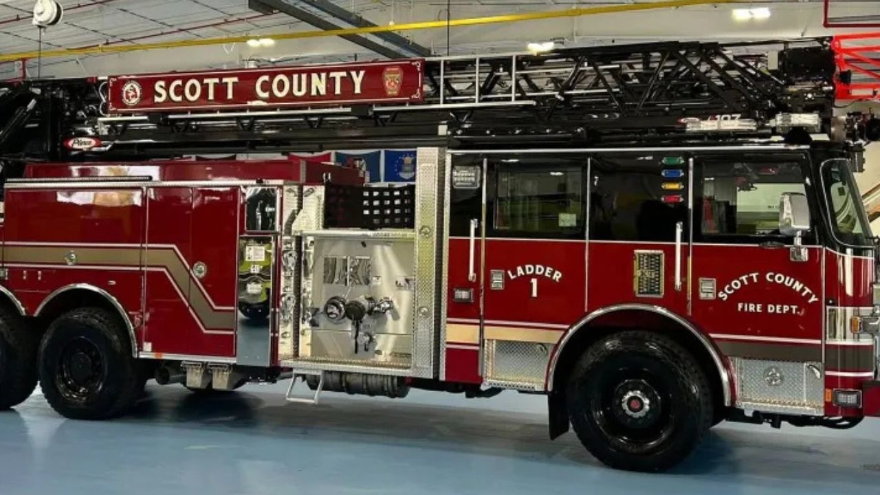 Kentucky Couple Killed After Vehicle Crashes Into Firetruck Responding to Earlier Highway Emergency