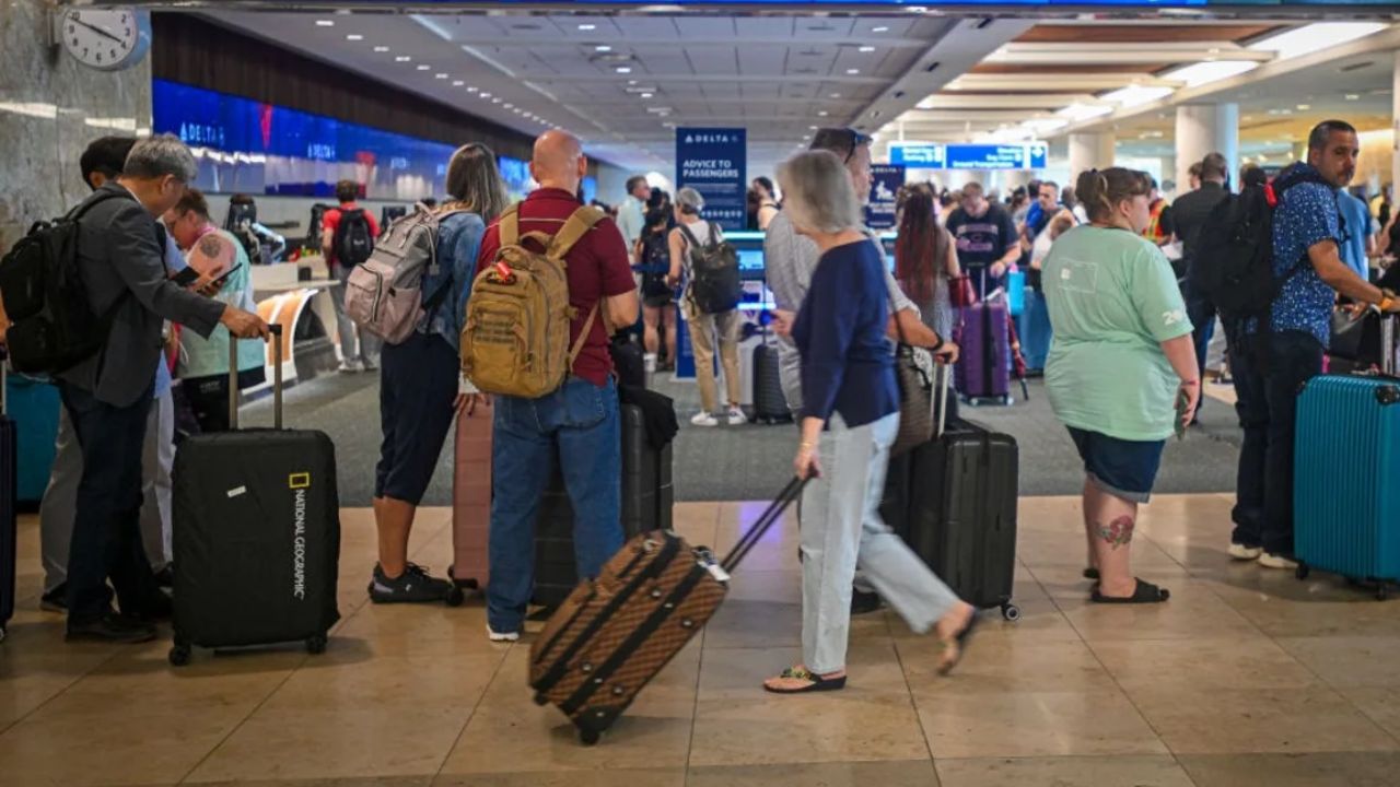 Orlando Airport Travelers Wait More Than 5 Hours for Luggage After Storms Spark Travel Chaos