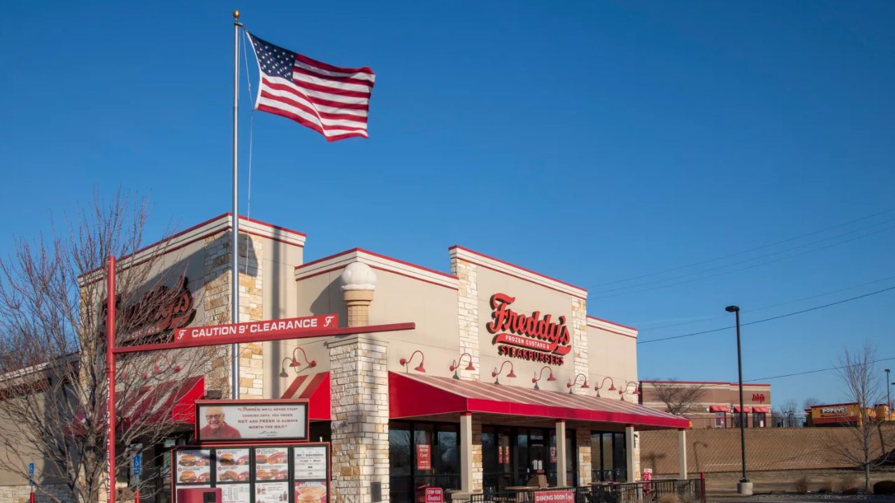 Popular Burger Chain Announces California Expansion—Dozens of New Locations Could Be Coming