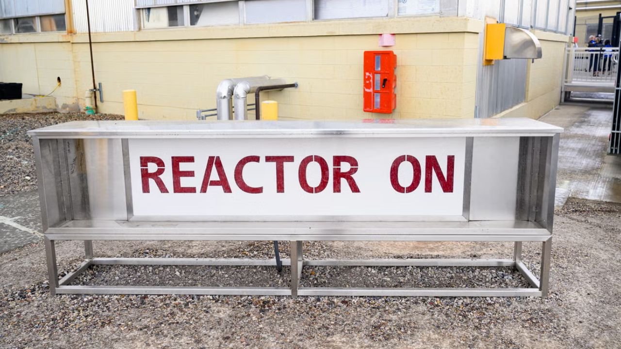 'World's First' Underground Nuclear Reactor Planned Under Kansas Town Sparks Fierce Debate Over Safety and Jobs