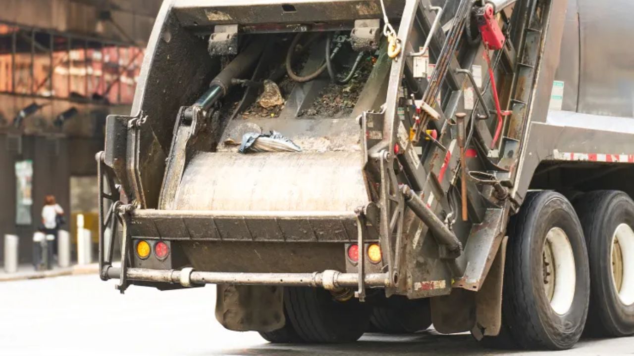 32-Year-Old Son Dies on First Day of New Job After Falling From Garbage Truck While His Father Was Behind the Wheel