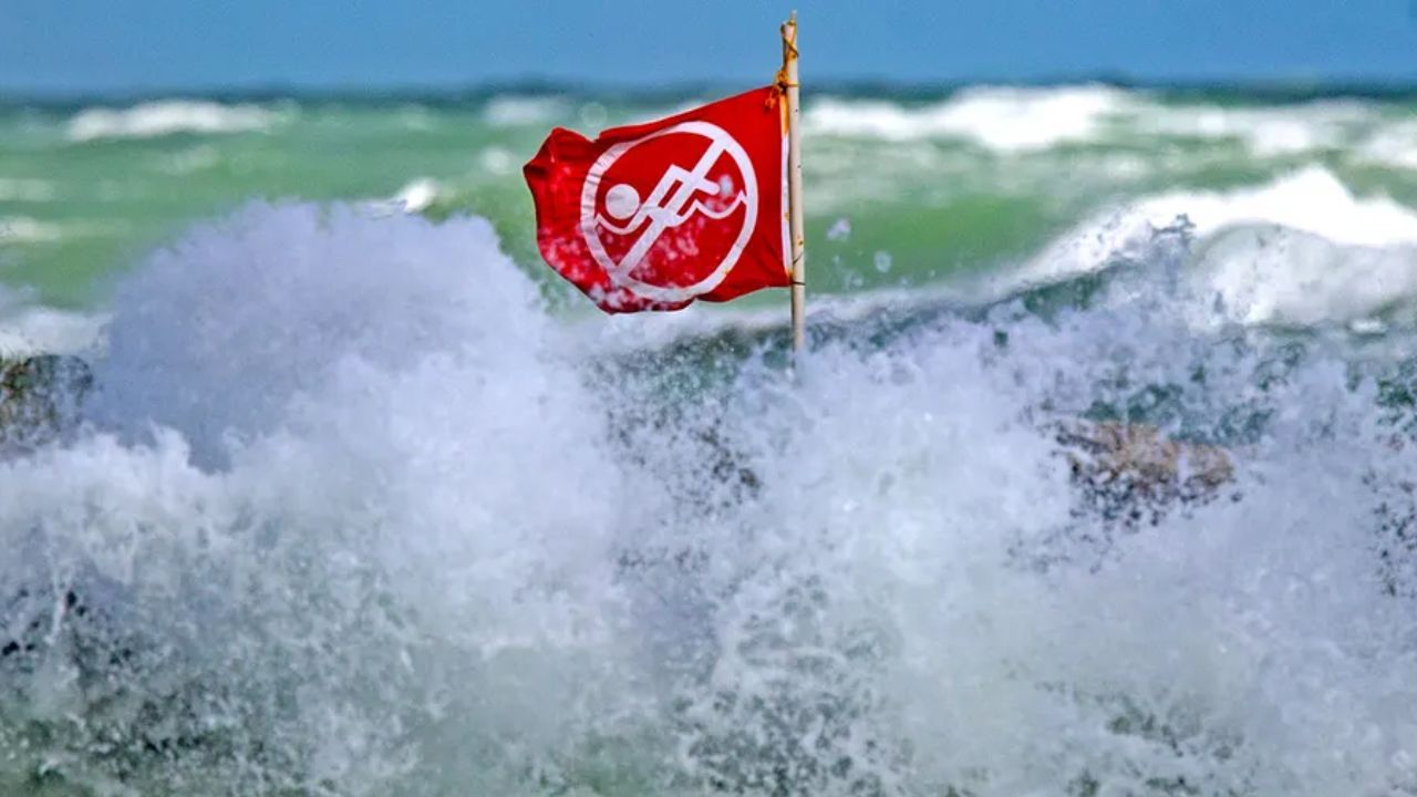 Good Samaritan Saves Young Girl From Dangerous Rip Current at Myrtle Beach, Then Gets Swept Away and Dies