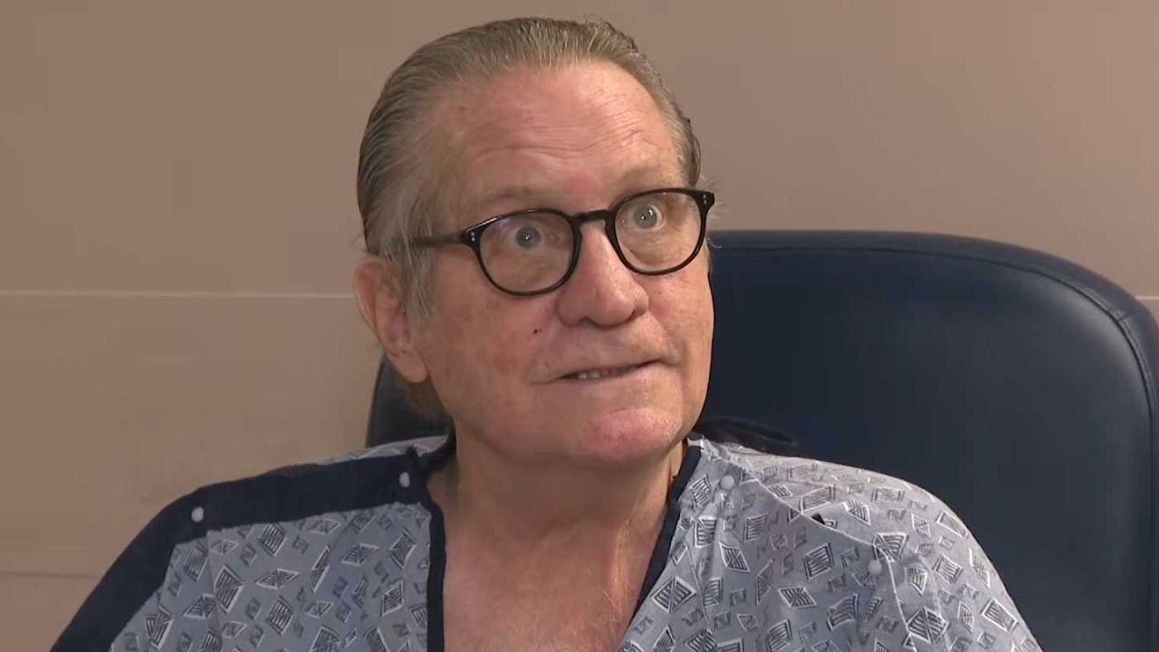 Grandpa Collapses During Flight, Stranger Rushes to Perform CPR Now He is Searching for Her to Say Thank You