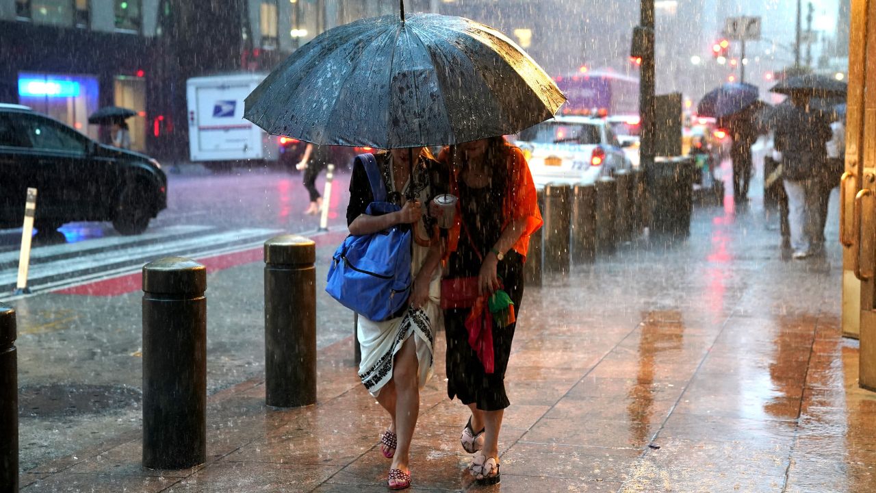 Stormy Weekend Ahead Tropical Moisture Set to Soak Florida, Georgia, and the Carolinas with Heavy Rain